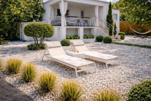 Grand Seaview Retreat - walk to the beach