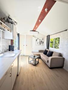 Casa Azul-Tiny house with fantastic view, big outdoor space and pool