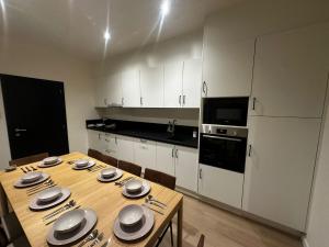 3 Private Rooms, Cozy Stay 15 Min Downtown