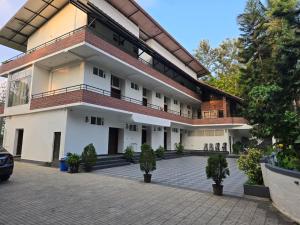 Mazra Retreat