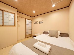 Next to Namba Station 4 minutes Direct airport access Tsutenkaku Shinsaibashi Umeda USJnew Japanese-style 2 bedrooms1 kitchen1 toilet1 bathroom Sleeps 5