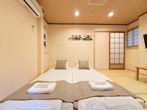 Next to Namba Station 4 minutes Direct airport access Tsutenkaku Shinsaibashi Umeda USJnew Japanese-style 2 bedrooms1 kitchen1 toilet1 bathroom Sleeps 5