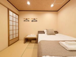Next to Namba Station 4 minutes Direct airport access Tsutenkaku Shinsaibashi Umeda USJnew Japanese-style 2 bedrooms1 kitchen1 toilet1 bathroom Sleeps 5
