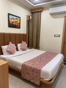 HOTEL AURA BY ARIHANT - Compact Rooms