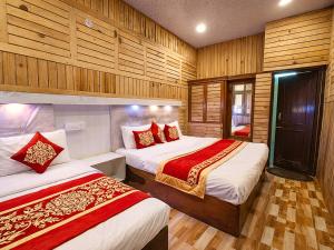 The Premium Stay Hotel Front Lake View Near Mall Road Nainital