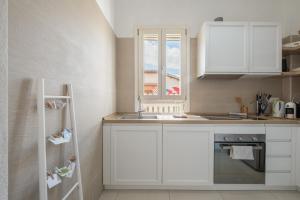 Stunning Villa - private garden - front beach- free parking img20