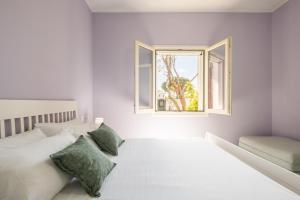 Stunning Villa - private garden - front beach- free parking img38