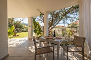 Stunning Villa - private garden - front beach- free parking img39