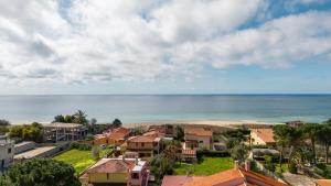 Stunning Villa - private garden - front beach- free parking img40