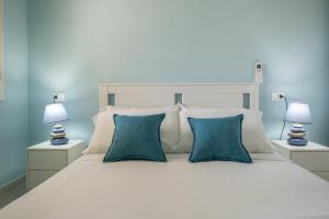 Stunning Villa - private garden - front beach- free parking img45