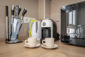 Stunning Villa - private garden - front beach- free parking img50