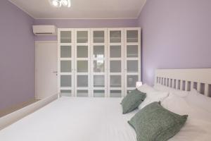 Stunning Villa - private garden - front beach- free parking img71