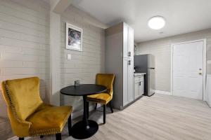 Chic 2BR Getaway with BBQ & EV Charger Sleeps 4