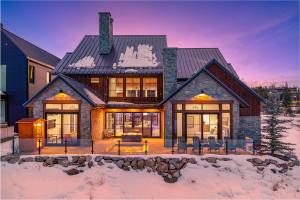 Top Vacation Home In The Entire Area With Endless Amenities - Must View