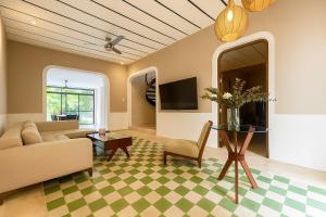 Centro Oasis with Pool, Garden, Terrace & Rooftop