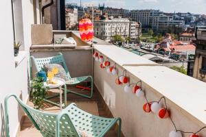 Roof Shelter with Balcony City View Foosball