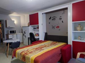 studio 2 places voir option pour 3 à chauffailles