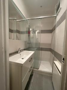 Grand Appartement à 2 pas des Champs Elysées