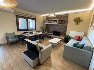 TwinStars apartment with courtyard and view