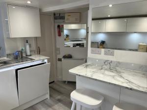 Ship Cottage Tenby Beach 50m