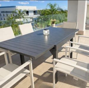 New luxury penthouse, swimming pools, solarium with sea view