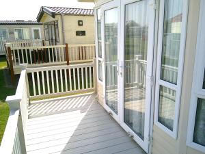 The Grange Ingoldmells Derwent 6 Berth Central heated Wrap Around Decking
