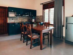 Spacious 2 Bedroom Apartment with Lake View