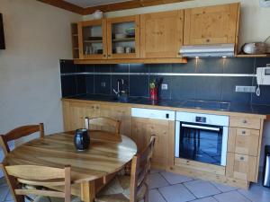 Appartement cosy 2 chambres à Arêches, cuisine équipée et terrasse - FR-1-342-203