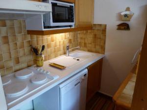 Appartement cosy 6 pers, 2 ch, au pied des pistes, cœur du village, balcon sud, tout confort - FR-1-342-233