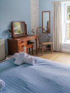 Beautiful & Peaceful Garden Retreat at The Lower Deck