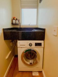 Apt novo 2Q wi-fi rápido Ar-Garagem 3 pessoas AROMA RESIDENCE