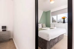 DiscountsContractorsWIFIFree ParkingSmart TV