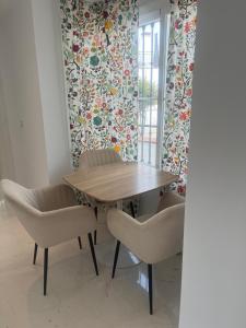 Charming 2Bedroom, Spectacular Views!