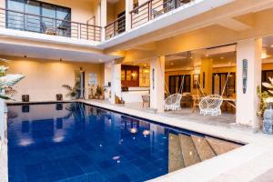 Infinity Bay Suites