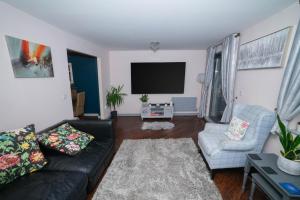 Swansea Marina & Beach Retreat - 3 Bed & Parking