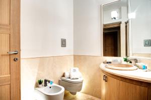 GOCCE VILLAS - Villa Bouganvillea Superb Capri Villa with Views