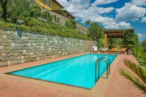 Apartment With Terrace And Pool Near Lucca