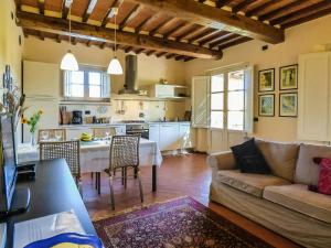 Apartment With Terrace And Pool Near Lucca