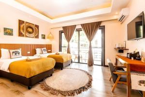 Infinity Bay Suites