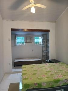 Casa inteira 2 quartos, suite ar, 2 banheiros, home office, estacionamento, 4 pessoas próx praia Itaúna