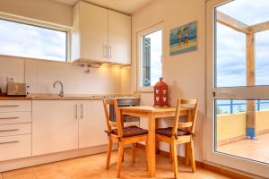 Mar Azul Studio, a Home in Madeira