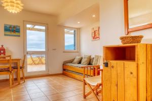 Mar Azul Studio, a Home in Madeira