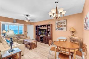 Sunny Oceanfront 2 Bedrooms and 2 Bathrooms with Pool and Parking