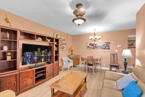 Sunny Oceanfront 2 Bedrooms and 2 Bathrooms with Pool and Parking