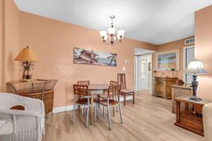 Sunny Oceanfront 2 Bedrooms and 2 Bathrooms with Pool and Parking