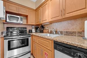 Sunny Oceanfront 2 Bedrooms and 2 Bathrooms with Pool and Parking