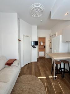 Le Loge, Appartement à la gare