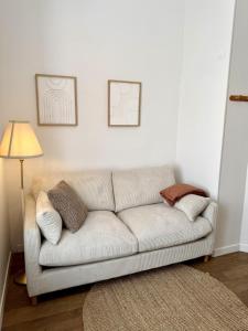 Le Loge, Appartement à la gare