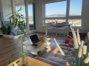 Apartment with panoramic view by the hockey arena