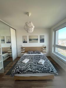 Apartment with panoramic view by the hockey arena